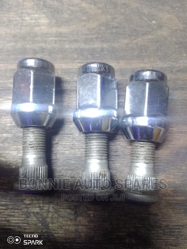 NT30 Hub Stands+Nuts - thumbnail 3