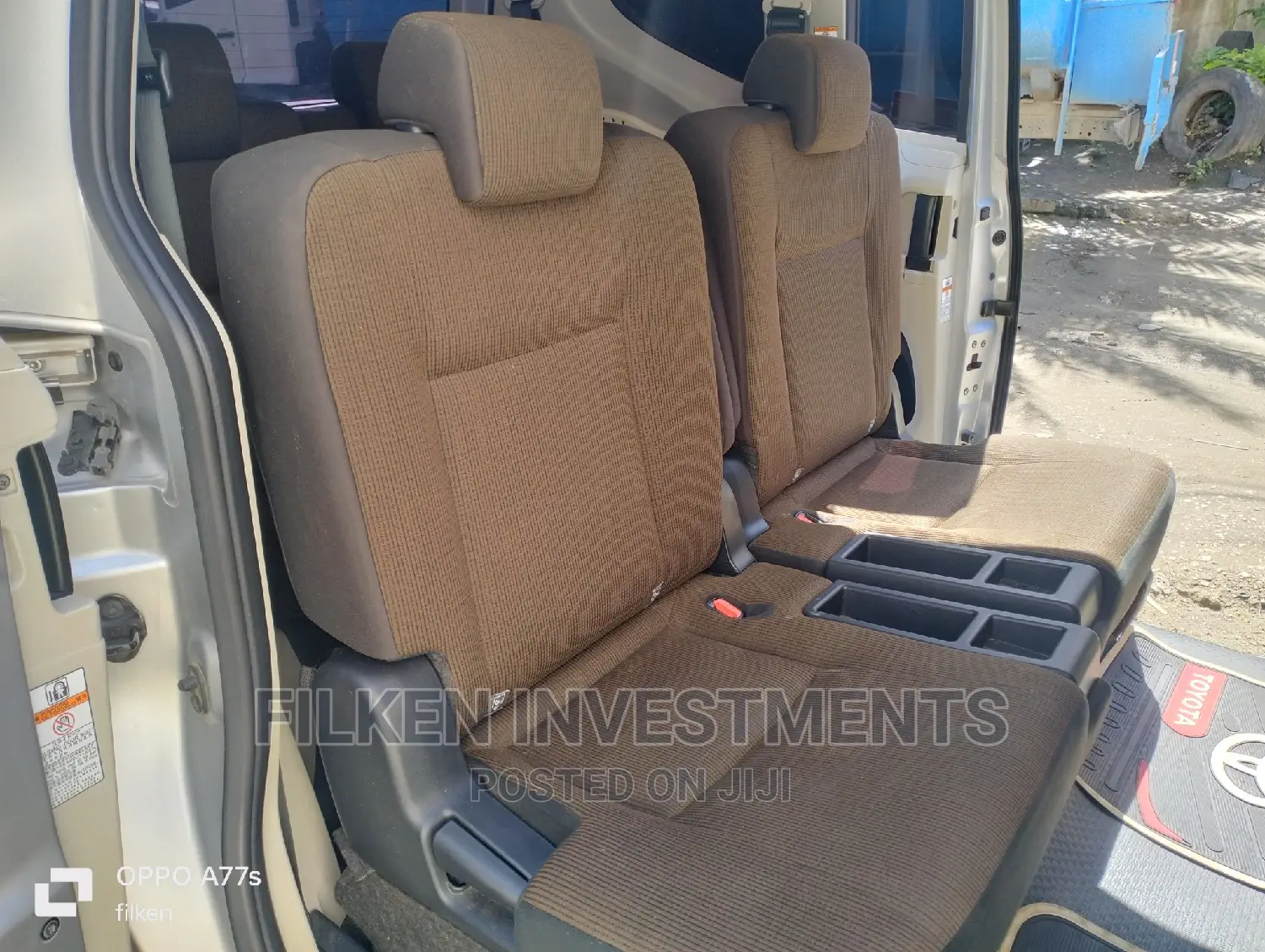Toyota Sienta 1.5 FWD (6-seater) 2015 Silver