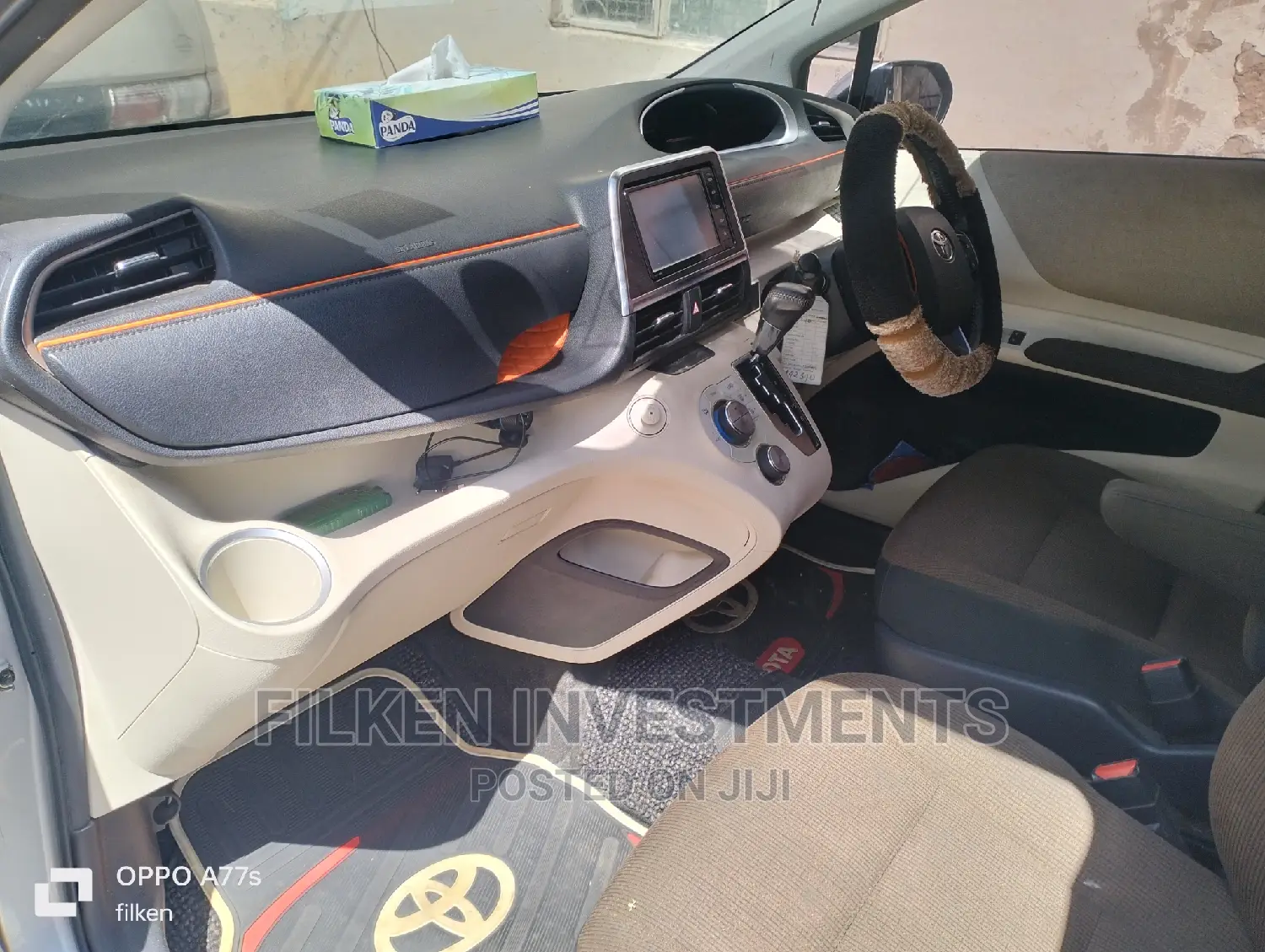 Toyota Sienta 1.5 FWD (6-seater) 2015 Silver