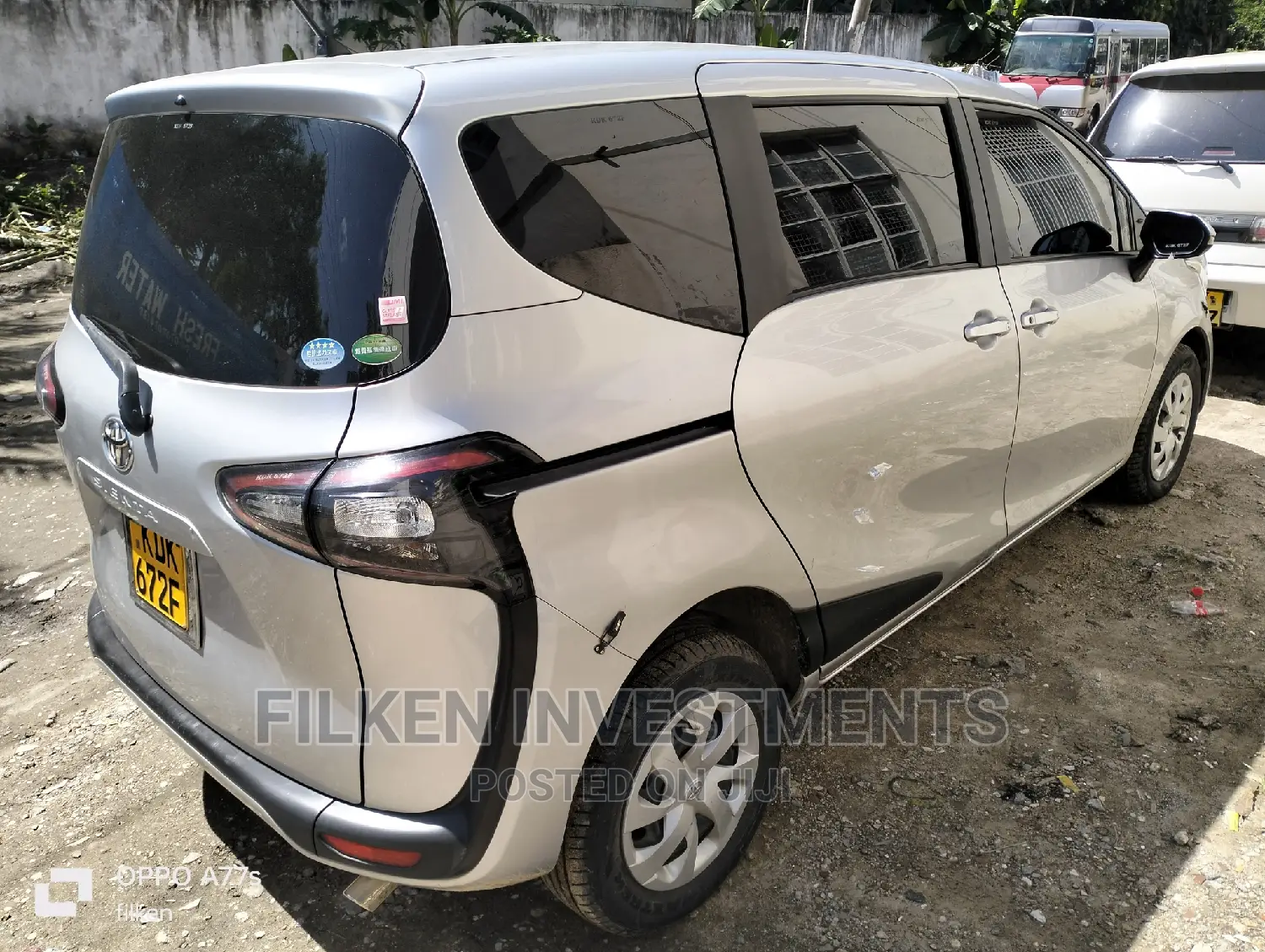 Toyota Sienta 1.5 FWD (6-seater) 2015 Silver