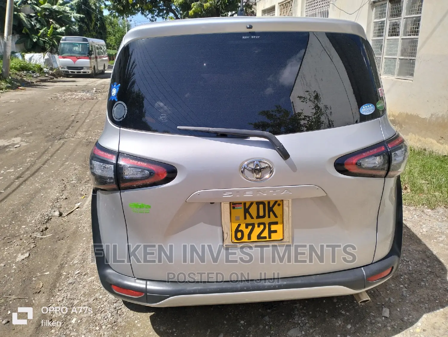 Toyota Sienta 1.5 FWD (6-seater) 2015 Silver