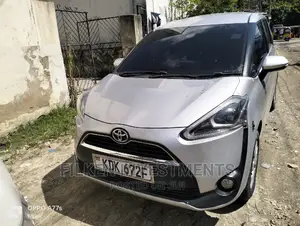Toyota Sienta 1.5 FWD (6-seater) 2015 Silver