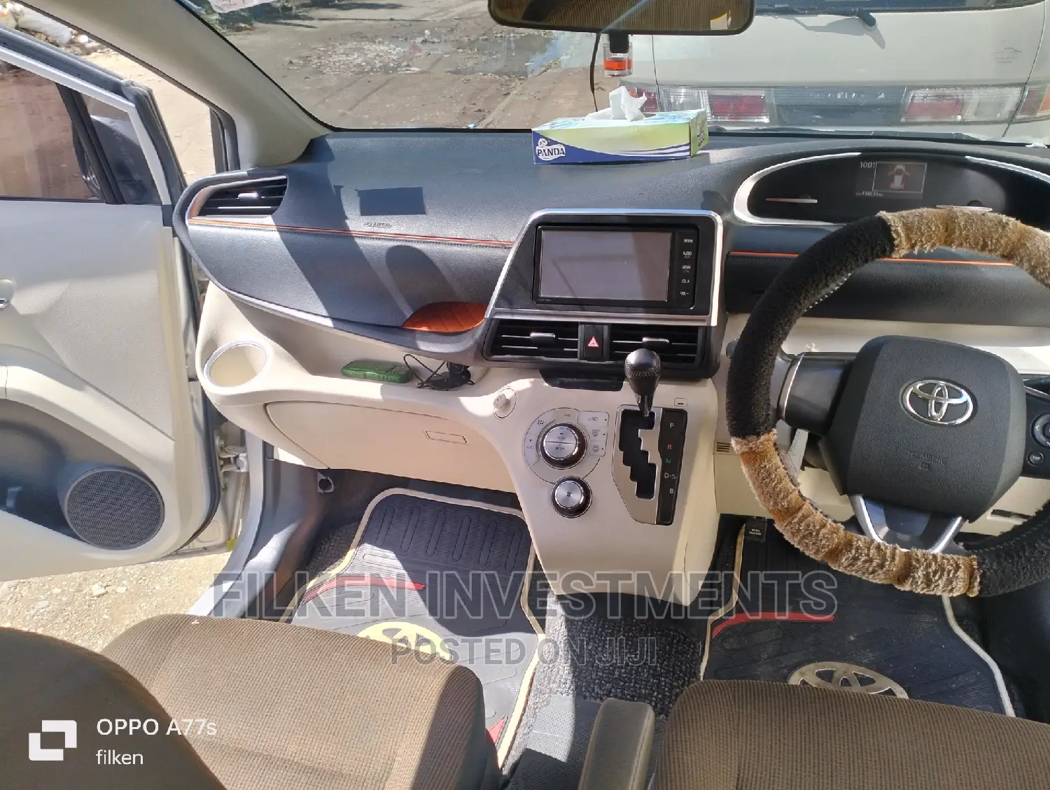 Toyota Sienta 1.5 FWD (6-seater) 2015 Silver