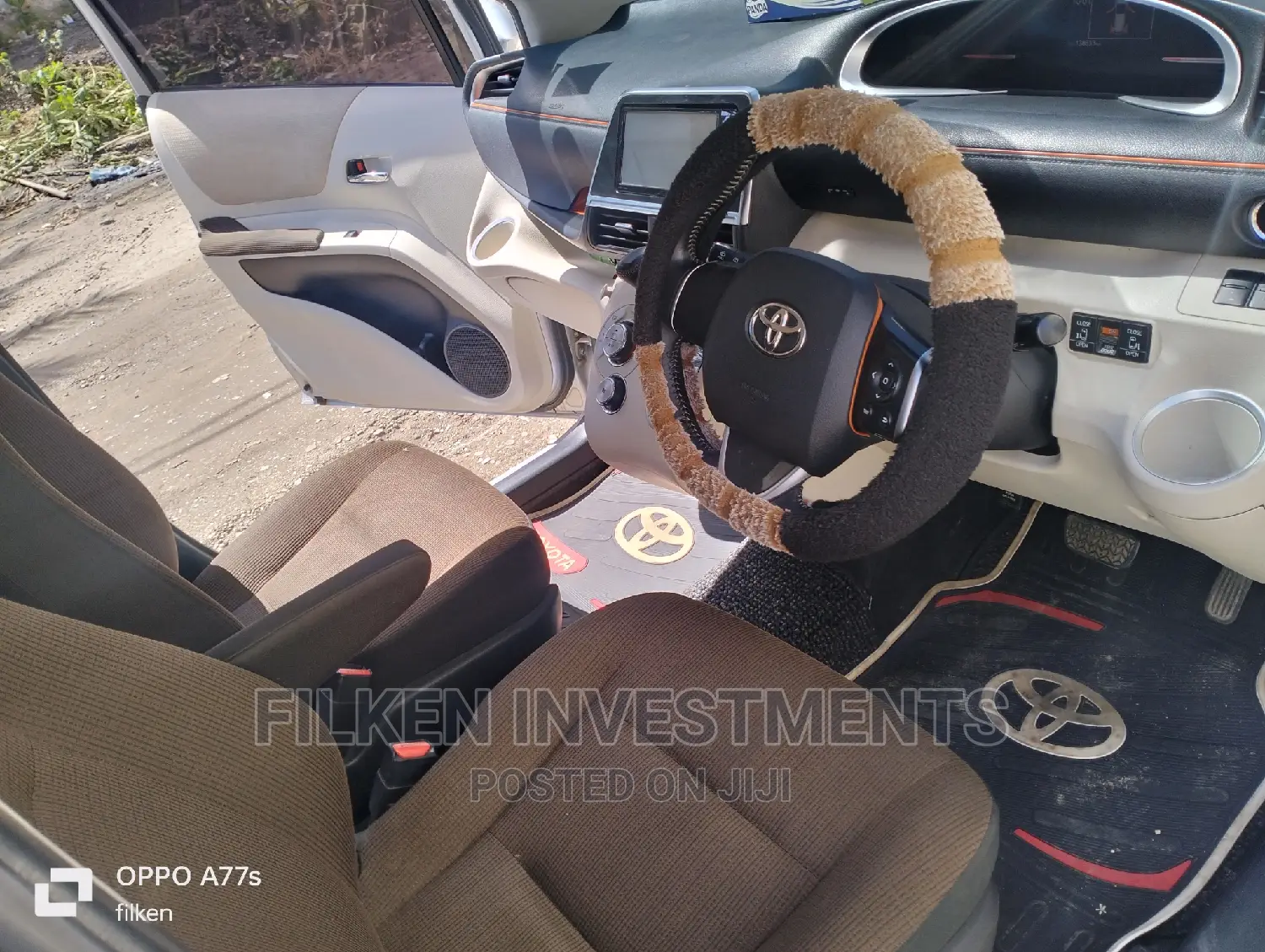 Toyota Sienta 1.5 FWD (6-seater) 2015 Silver