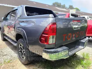 Toyota Hilux 2018 Silver