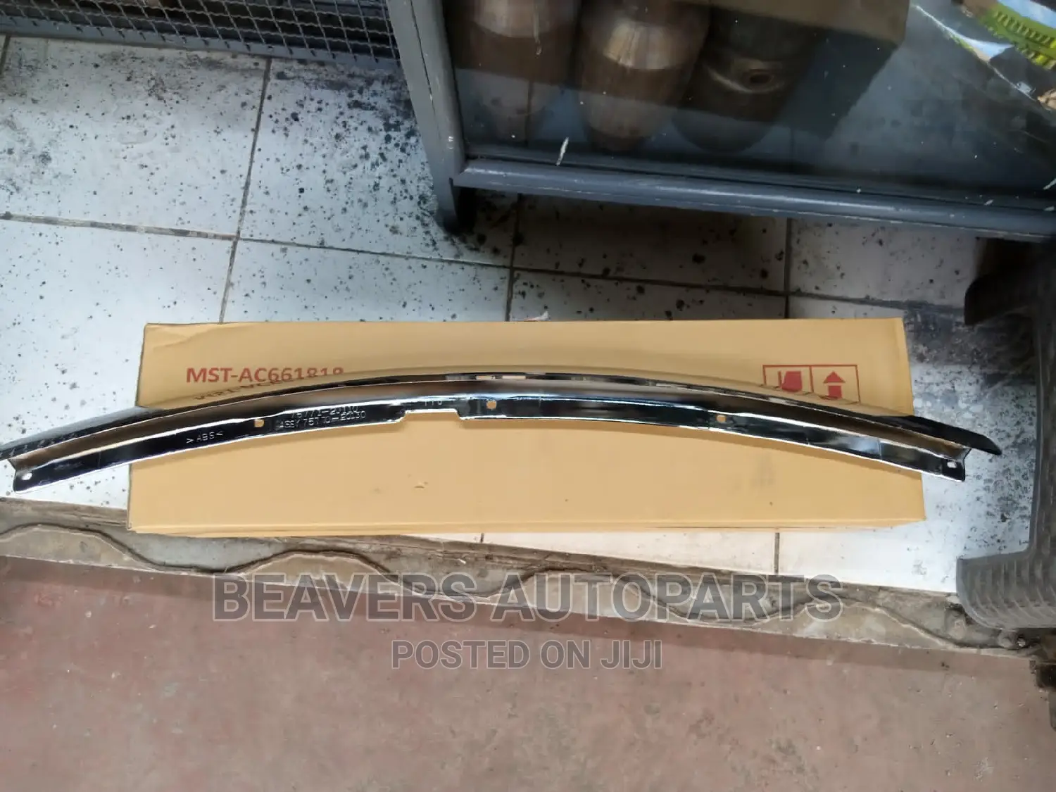 Premio 260 Bonnet Chrome Moulding