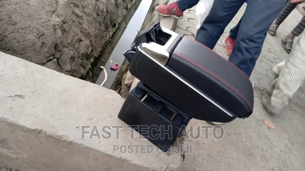 Toyota Voxy, Noah Armrest