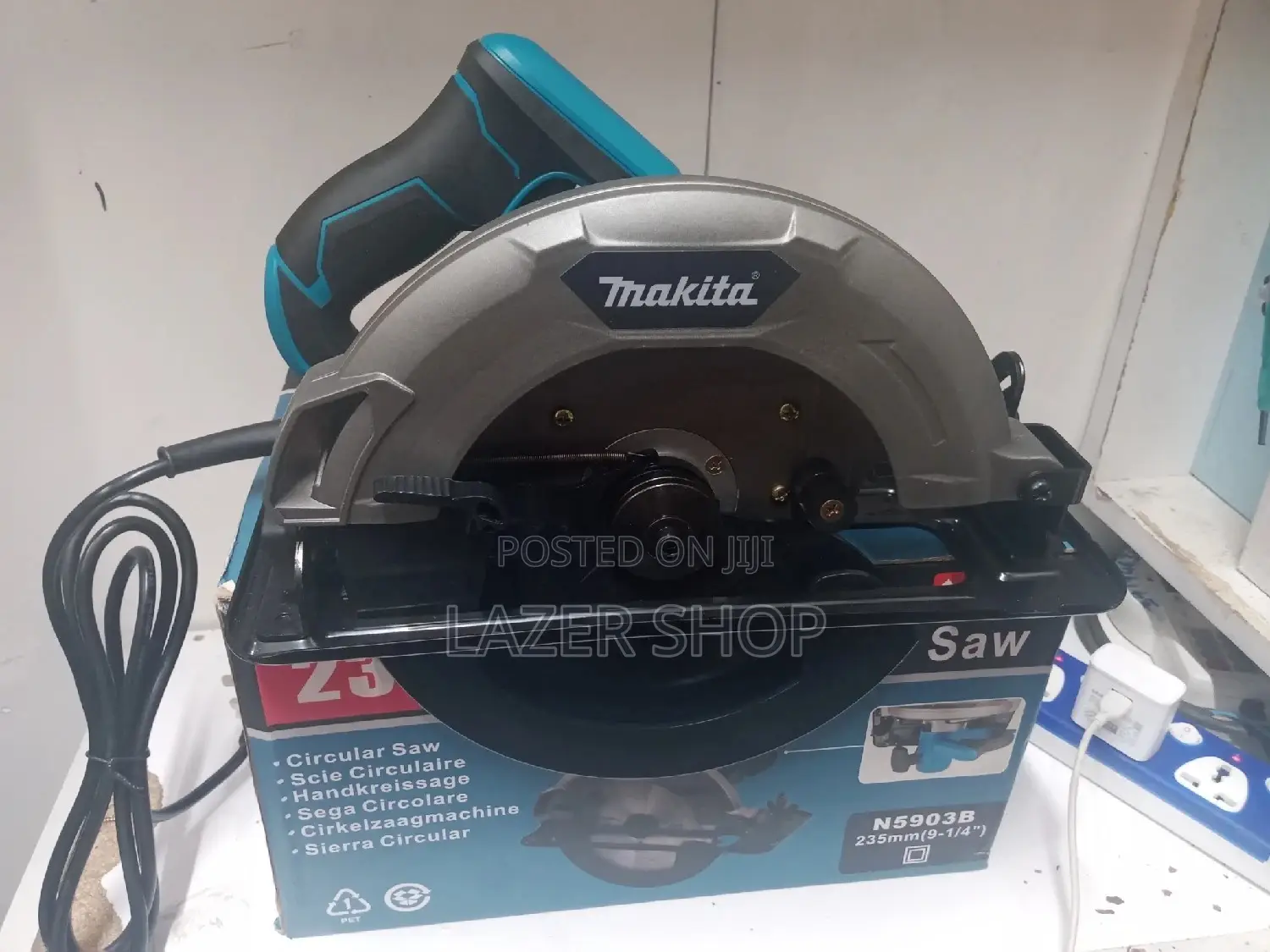 9" Makita Cross Cut Machine