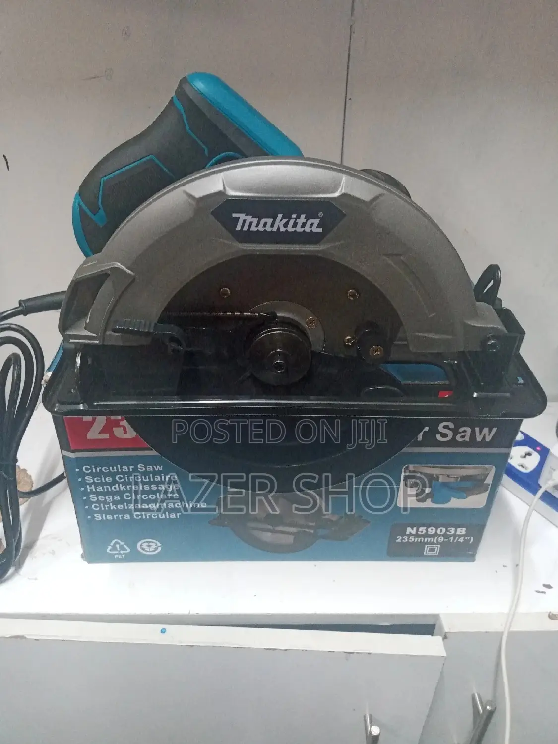 9" Makita Cross Cut Machine