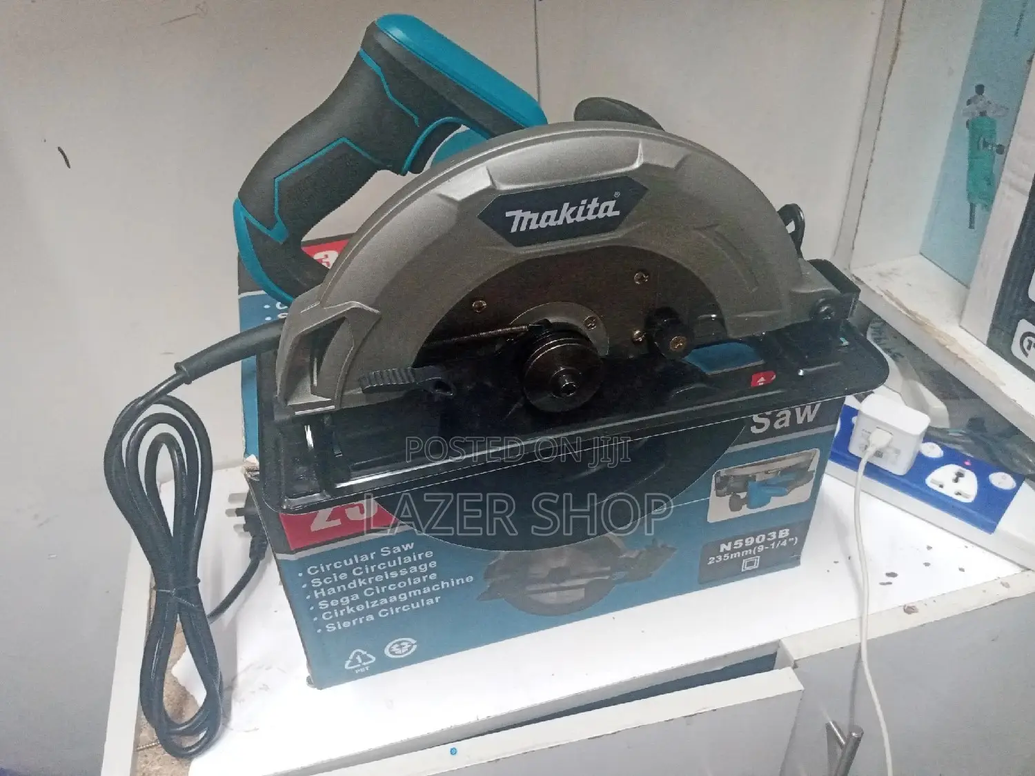 9" Makita Cross Cut Machine