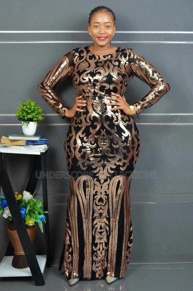 High-End Ladies Emarald or Gold Dinner Dresses - thumbnail 2