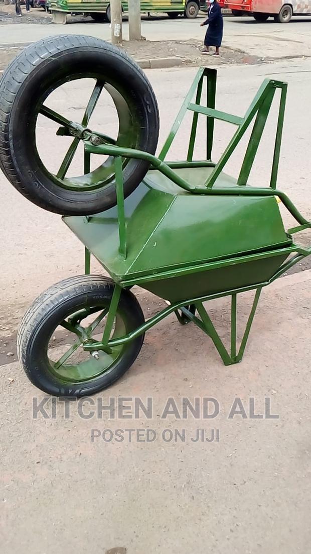 Heavy Duty Wheelbarrow