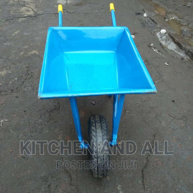 Durable Wheelbarrow - thumbnail 2