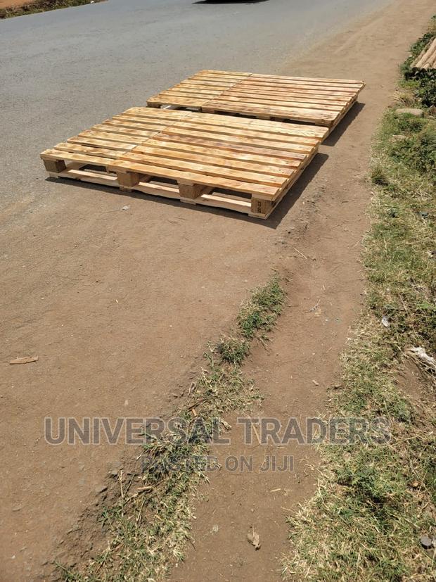 Pallets Bed - DIY Detachable 5 by 6 Pallet Bed - thumbnail 2