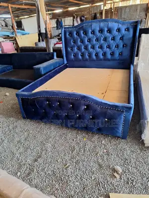 5/6 Tufted Bed