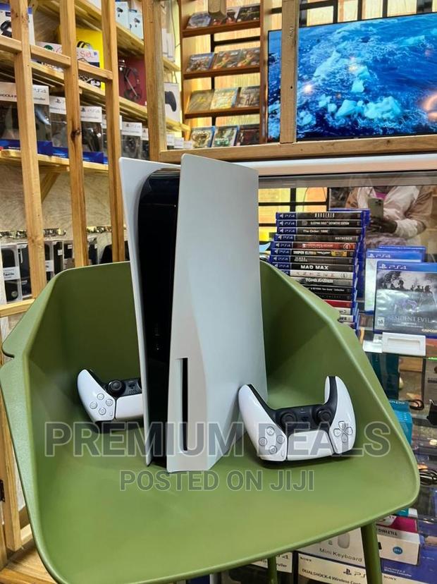 Ps5 Standard Clean With Two Controllers - main view