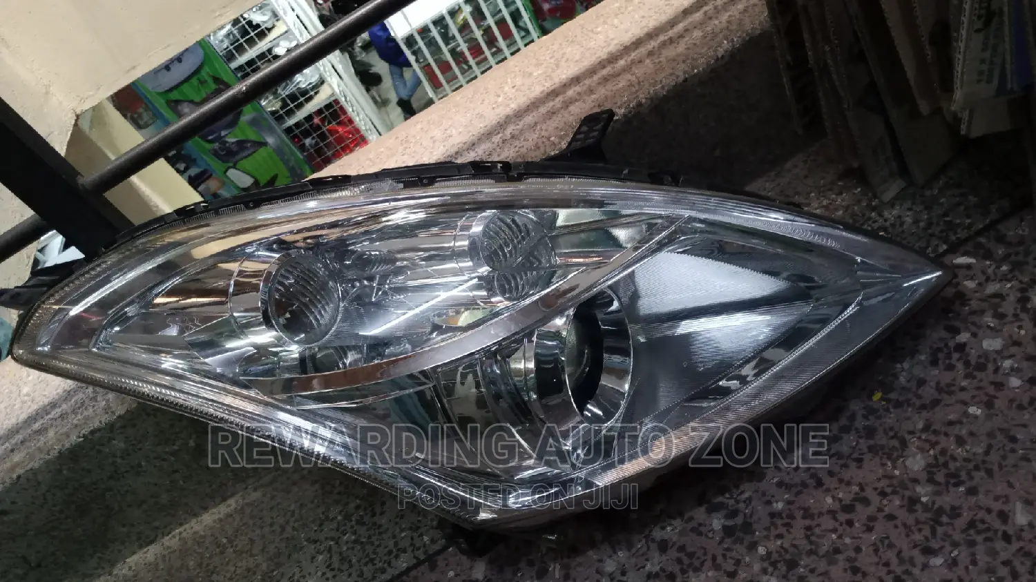 Suzuki Swif RHS Headlight Xenon Clear.