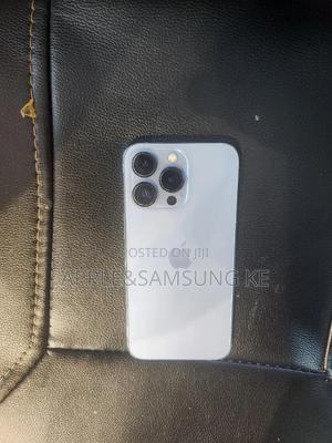 Apple iPhone 13 Pro 256 GB Blue - main view