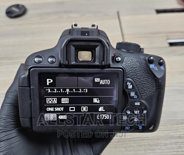 Canon EOS 700D DSLR Camera With 18-55mm Lens , 
16gg Sd - thumbnail 2