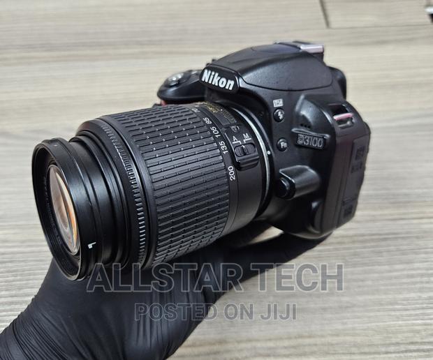 Nikon D3100 Digital SLR Camera 55-200mm VR Lenses