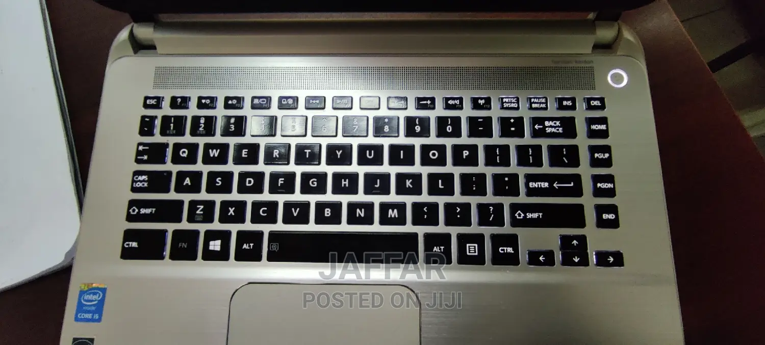 Laptop Toshiba Satellite E45T 6GB Intel Core i5 HDD 750GB