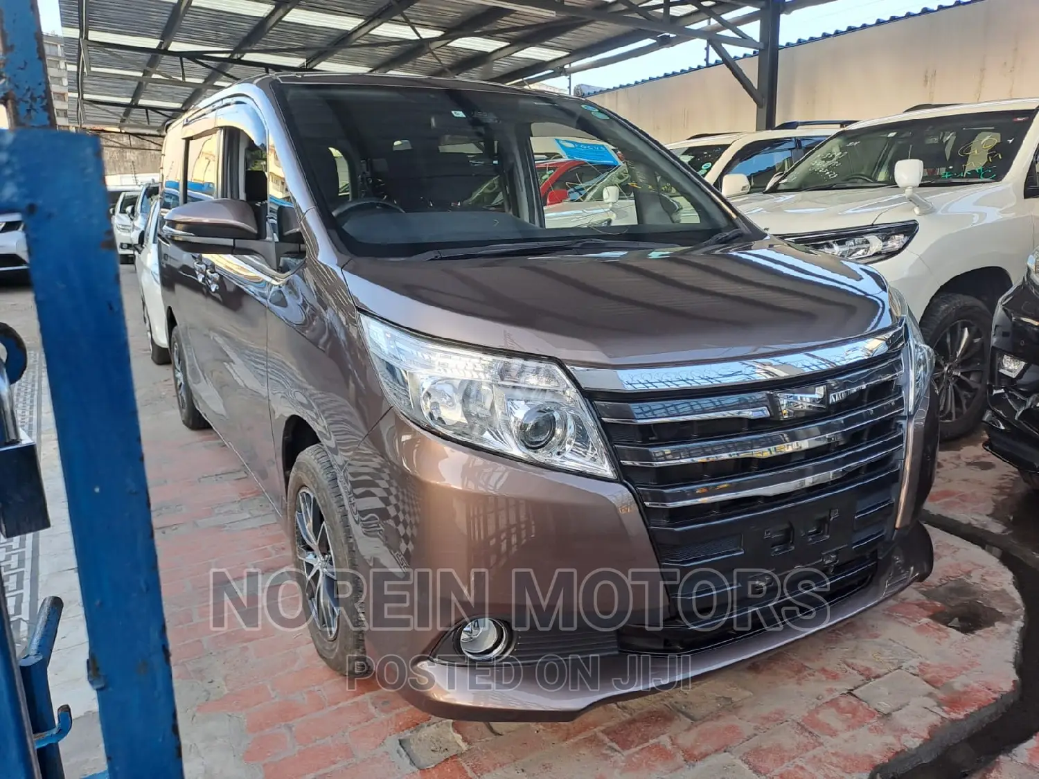 Toyota Noah 2016 Brown