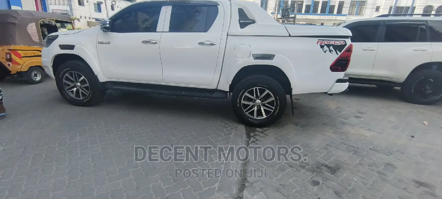 Toyota Hilux 2018 White