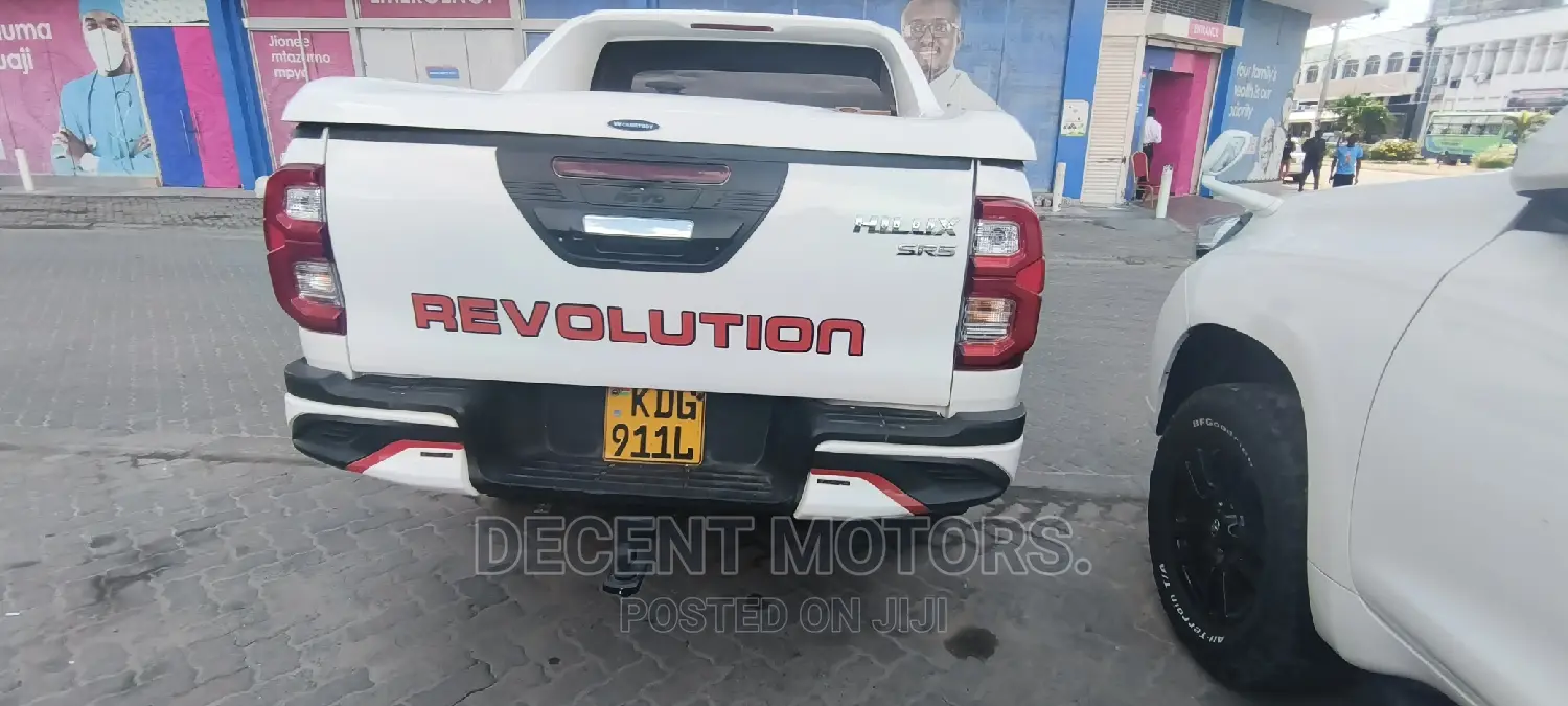 Toyota Hilux 2018 White