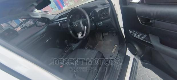 Toyota Hilux 2018 White - thumbnail 7