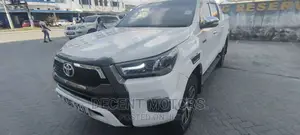 Toyota Hilux 2018 White