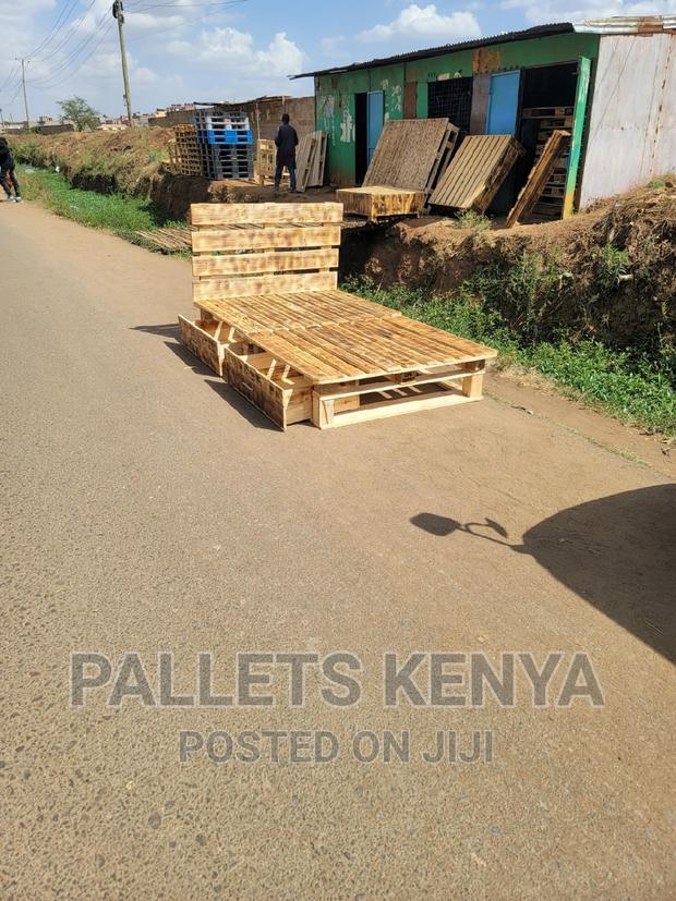 4*6 Blazed Pallet Bed- Detachable With Drawers (7€8)