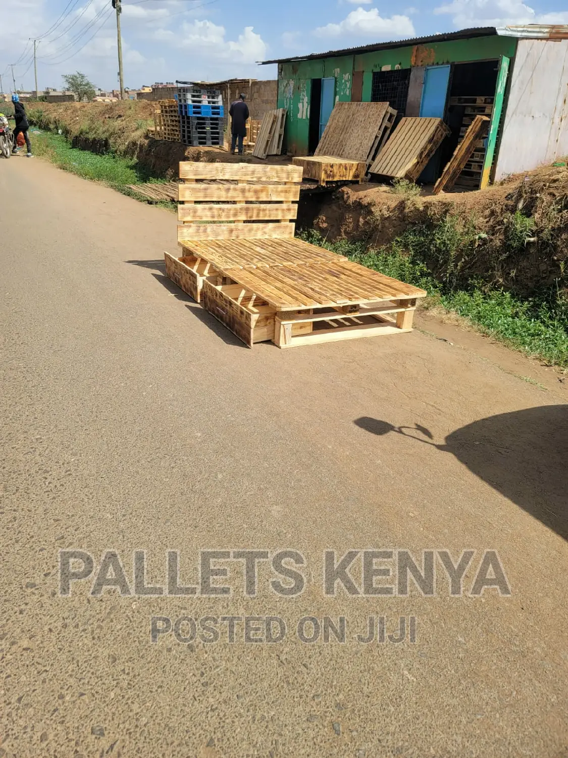 Pallet Bed- 4*6 Blazed Bed With Drawers.(#16