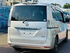 Nissan Serena 2016 Silver