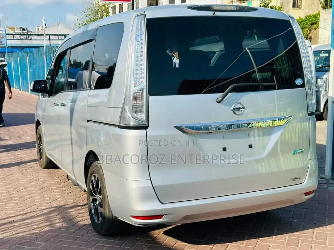Nissan Serena 2016 Silver