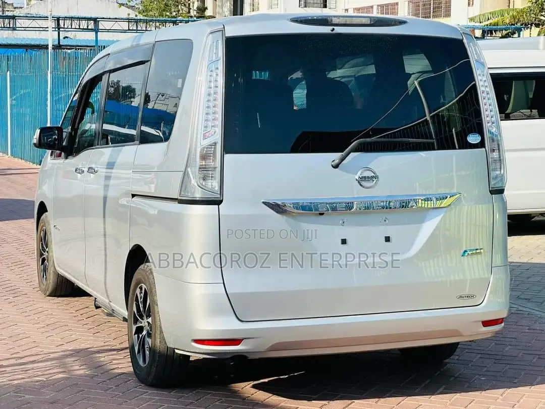 Nissan Serena 2016 Silver