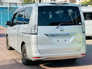 Nissan Serena 2016 Silver