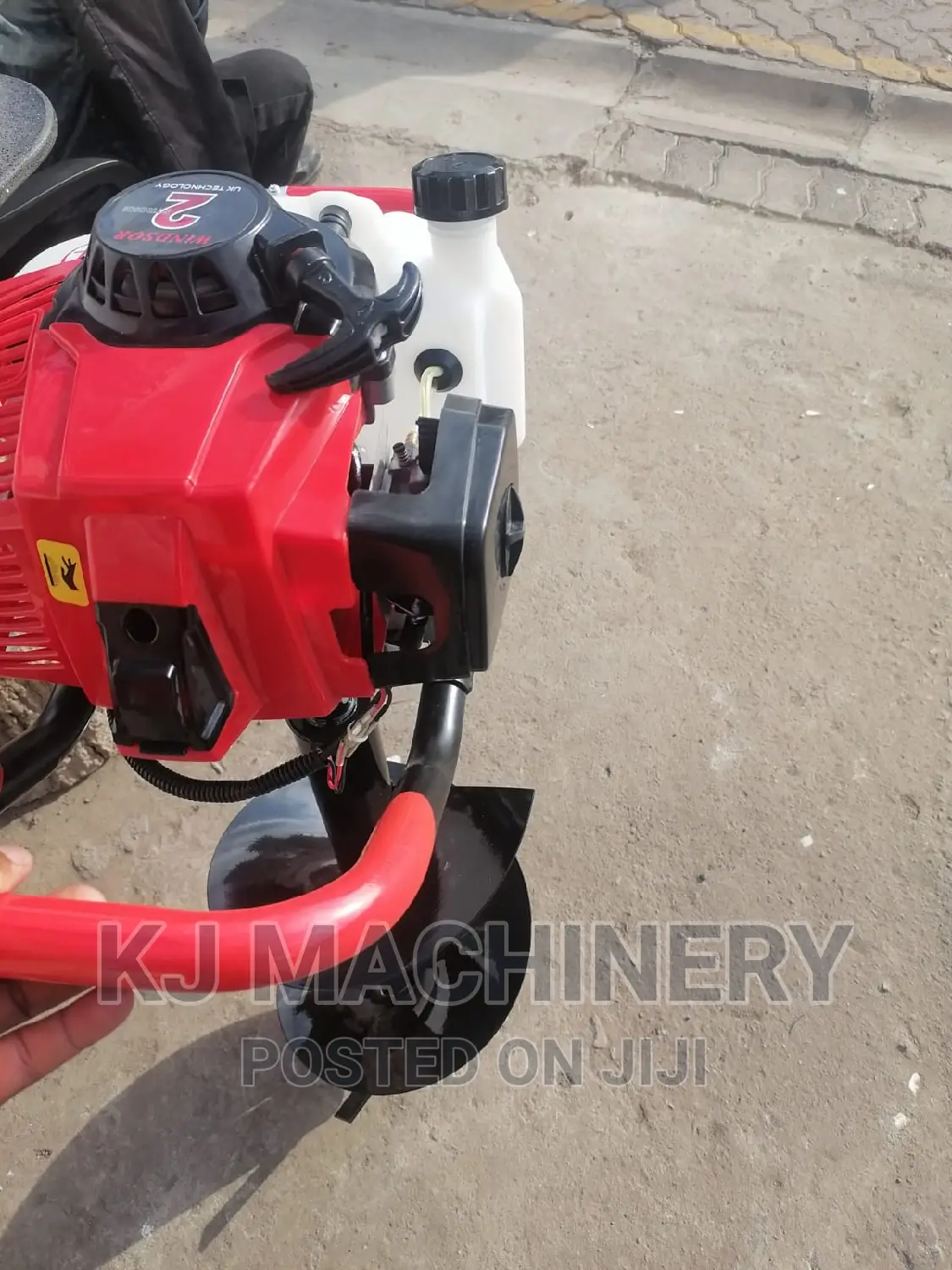 Gasoline Powered Earth Auger-Quality Assured Machineries