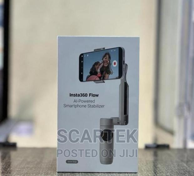 Insta360 Flow Al-Powered Smartphone Stabilizer - main view