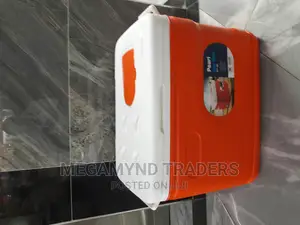61-Litre Cooler Box/Camping Cooler Box