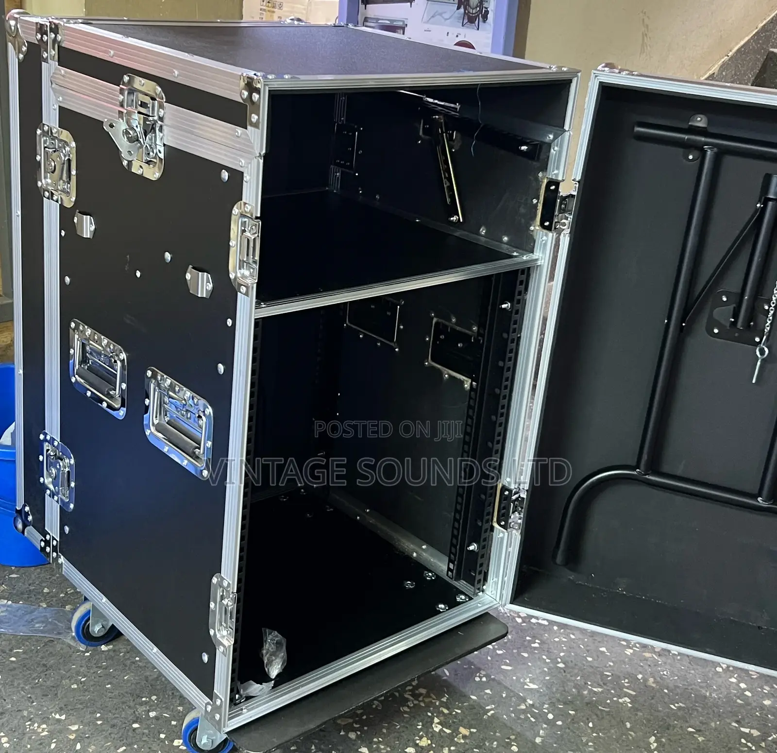 MIXER Amplifier Mounting Rack 12 Units (3door)