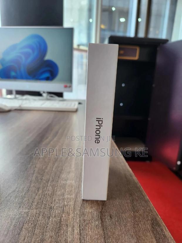 New Apple iPhone 15 Pro Max 256 GB Gray - thumbnail 4