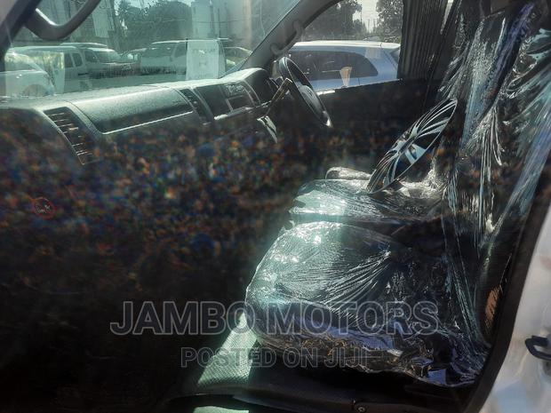 Toyota HiAce 2016 White - thumbnail 9