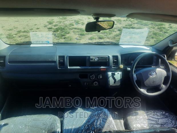 Toyota HiAce 2016 White - thumbnail 8