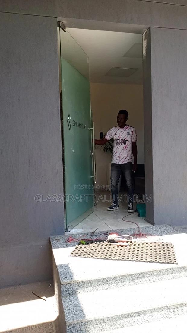 Self Stand Framless Door - thumbnail 3