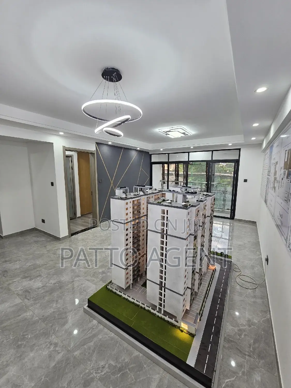 3bdrm Apartment in Valley Arcade, Lavington for sale