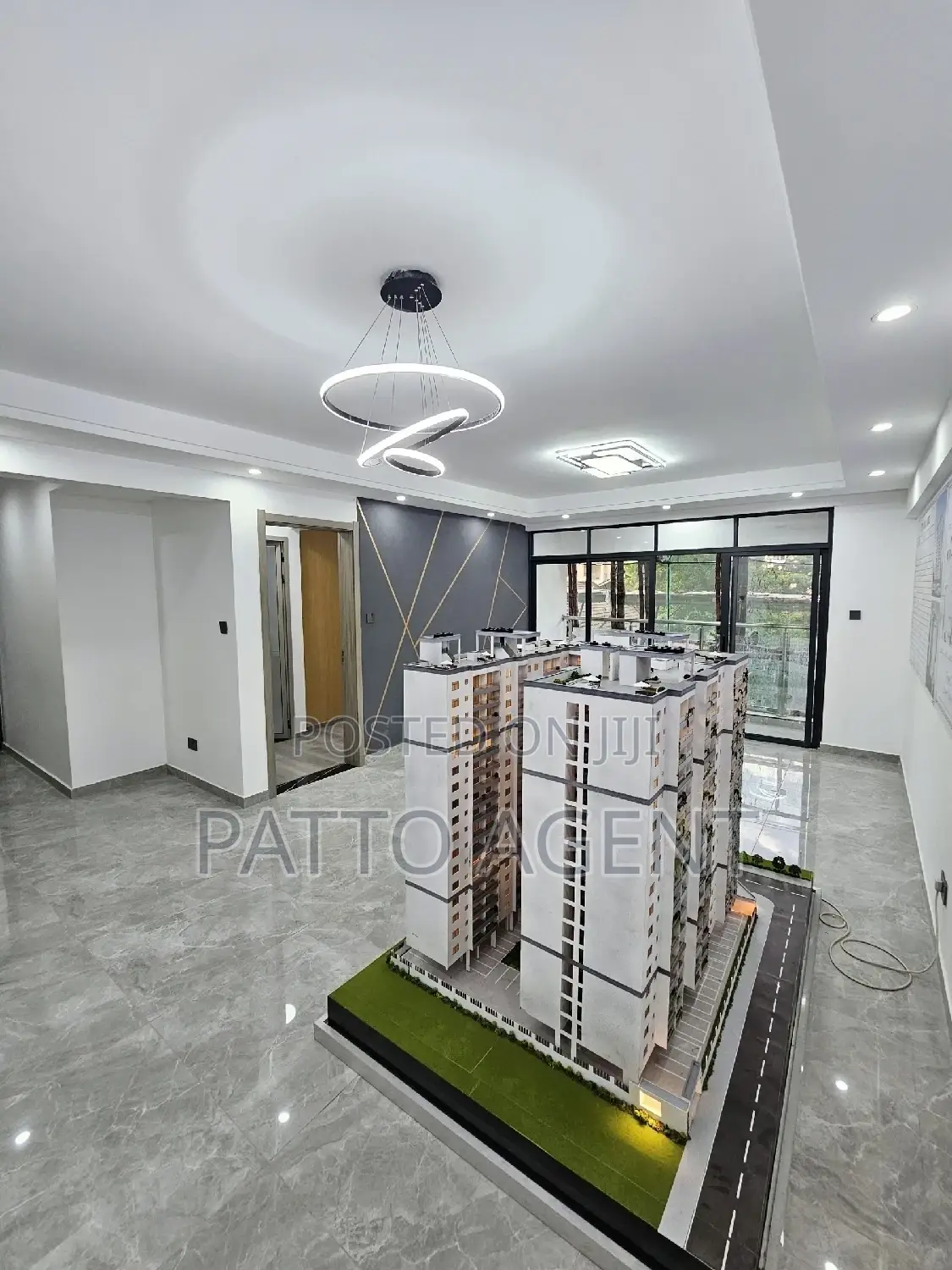 3bdrm Apartment in Valley Arcade, Lavington for sale