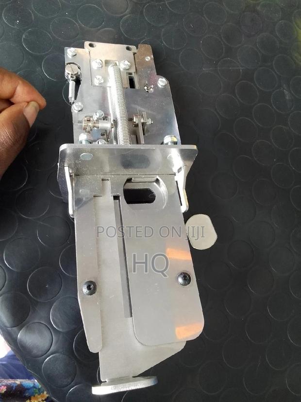 D Token Machine D Token Token D Token Token Token Pool Table - main view