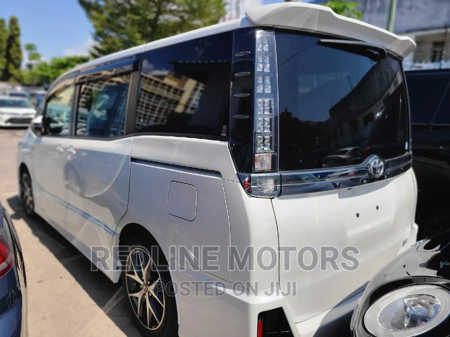 Toyota Voxy 2017 White