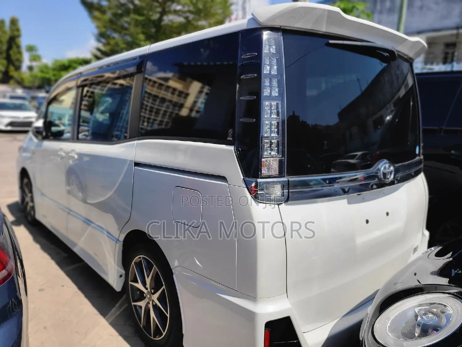 Toyota Voxy 2017 White