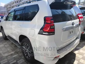 Toyota Land Cruiser Prado 2017 White
